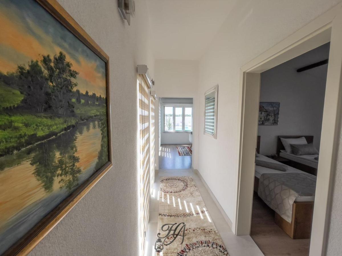 הוילה Bihać Family Estate Hadzalova Avlija מראה חיצוני תמונה
