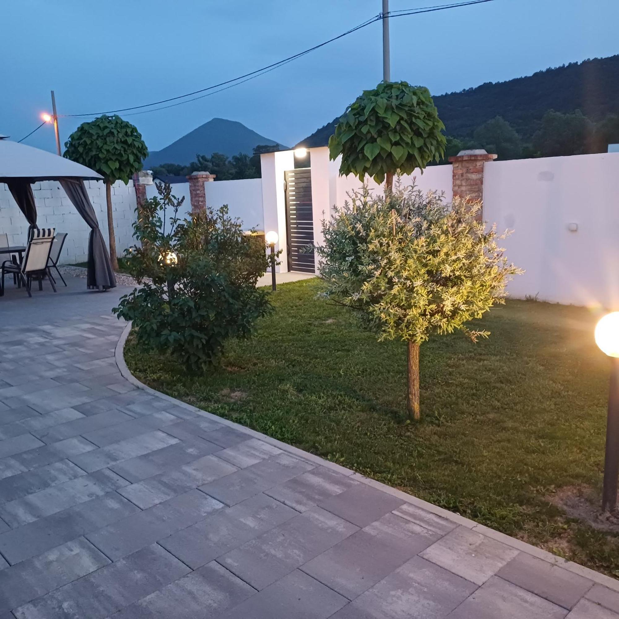 הוילה Bihać Family Estate Hadzalova Avlija מראה חיצוני תמונה